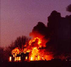 دوای  ٤  ڕۆژ ئاگرکه&zwnj;وتنه&zwnj;وه&zwnj; له&zwnj; چه&zwnj;ندین شۆینی داهاتی ژیانی خه&zwnj;ڵک له&zwnj; ئیلام، تازه&zwnj; ئاگر کوژێنه&zwnj;وه&zwnj; خۆی ده&zwnj;گه&zwnj;یه&zwnj;نێته&zwnj; شۆێنه&zwnj;که&zwnj;.