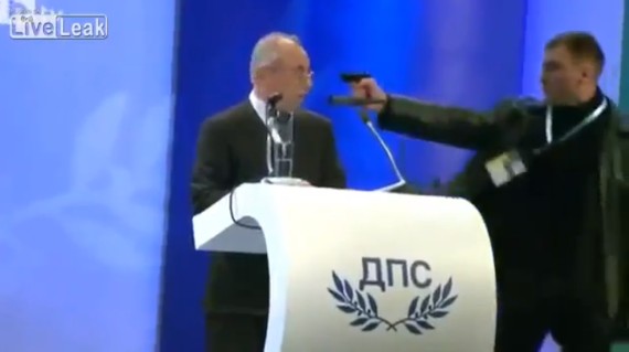 سەرۆکی لیبراڵەکانی بولغاریا لە کردەوەیەکی  تروریستی ڕزگاری بوو. بە ڤیدۆ ببینە