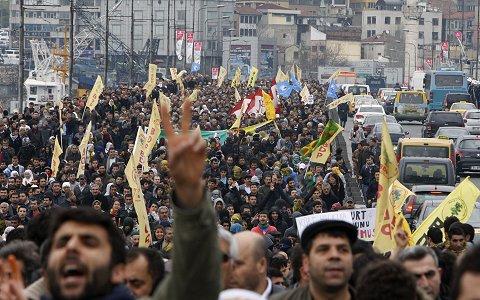 کوردستانیانی باکوری وڵات 36  کورسی په&zwnj;رله&zwnj;مانیان به&zwnj; ده&zwnj;ستهێنا وه&zwnj;، و ئیستاله&zwnj; شاره&zwnj; کوردییه&zwnj;کان شایی خۆشییه&zwnj;.