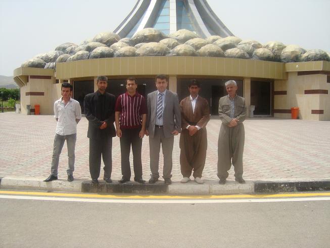 سه&zwnj;ردانی  سه&zwnj;رۆکی پارتی سه&zwnj;ربه&zwnj;ستیی کوردستان بۆ هه&zwnj;ڵه&zwnj;بجه&zwnj;ی شه&zwnj;هید.