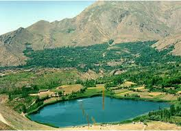 بە هۆی تەقینەوەی نارنجۆکێک لە مەلەکشای ئیلامی رۆژهەڵاتی کوردستانی چەند کوژراو بنرینداری لە یەک بنەماڵە لێکەوتەوە.