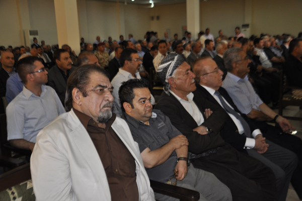 شاندێکئ  پارتی سەربەستی و ڕێکخراوی ژنانی سەربەستی لە پرسەی خاتو ڕوناک ڕەئۆف بەشدارییان کرد.