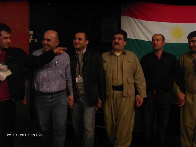 شاندێکی پارتی سه&zwnj;ربه&zwnj;ستیی کوردستان، له&zwnj; ئاهه&zwnj;نگی ٢ ڕێبه&zwnj;ندان له&zwnj; ئه&zwnj;ڵمانیا به&zwnj;شدارییان کرد.