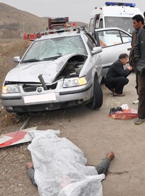 له&zwnj; ناوچه&zwnj;ی سه&zwnj;لاسی باوه&zwnj;جانی به&zwnj; هۆی کاره&zwnj;ساتێکی  ئۆتۆمبیل ٢ که&zwnj;س گیانیان له&zwnj; ده&zwnj;ست داو ٢ که&zwnj;سی دیکه&zwnj;ش به&zwnj; تووندی برینداربوون.
