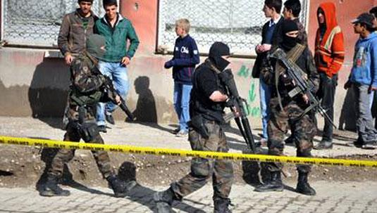 ئاسایشى تورکیا 33 کورد ده&zwnj;ستگیر ده&zwnj;کات&zwnj;و هه&zwnj;ڵده&zwnj;کوتێته&zwnj; سه&zwnj;ر ماڵى له&zwnj;یلا زانا