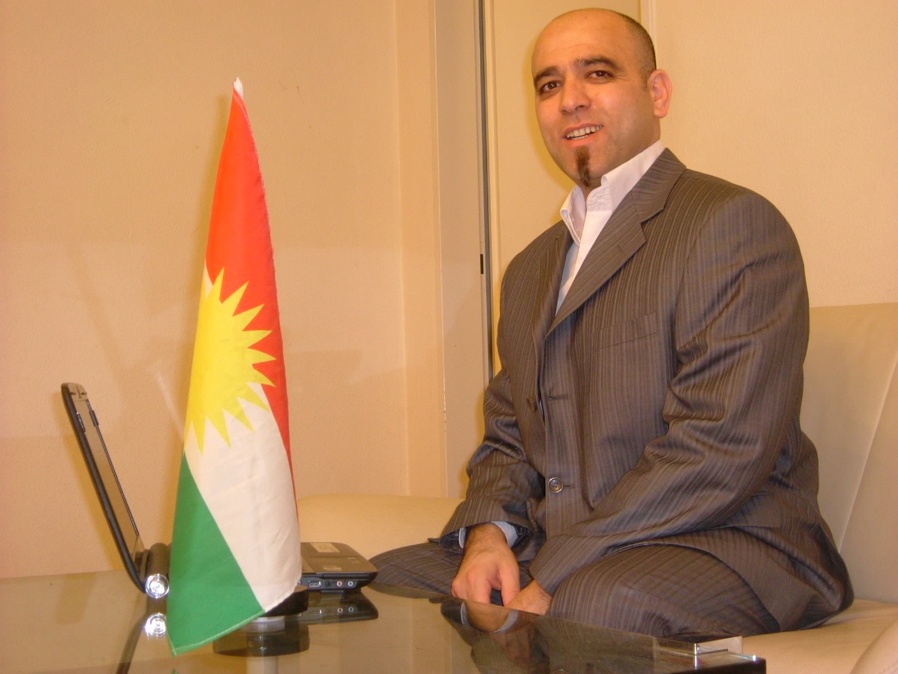 کاک ئه&zwnj;یوب وه&zwnj;ڵامی هه&zwnj;موو پرسیاره&zwnj;کان سه&zwnj;کۆی سەربەخۆخوازانی ماڵپەڕی سەربەخۆ ده&zwnj;داته&zwnj;وه&zwnj;