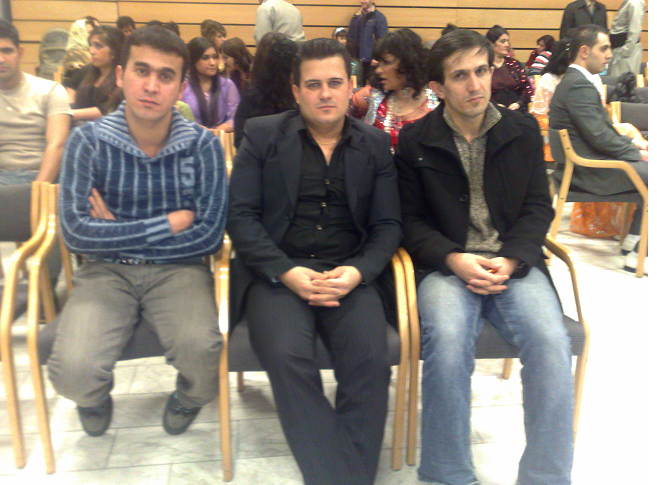 به&zwnj;شداری کردنی شاندێکی پارتی سه&zwnj;ربه&zwnj;ستیی کوردستان له&zwnj; ڕۆژی پێشمه&zwnj;رگه&zwnj;ی کوردستاندا