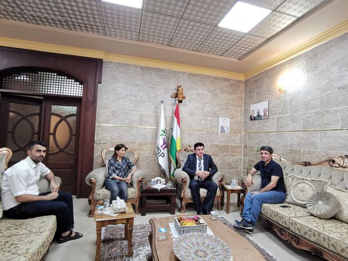 شاندێکی پارتی سەربەستیی کوردستان، بە مەبەستی دەربڕینی پشتیوانی، سەردانی هەدەپەی کرد.